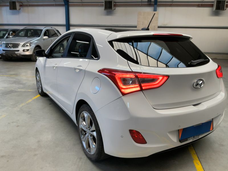 Hyundai i30 1.6 CRDi Classic 2014 – снимка 6