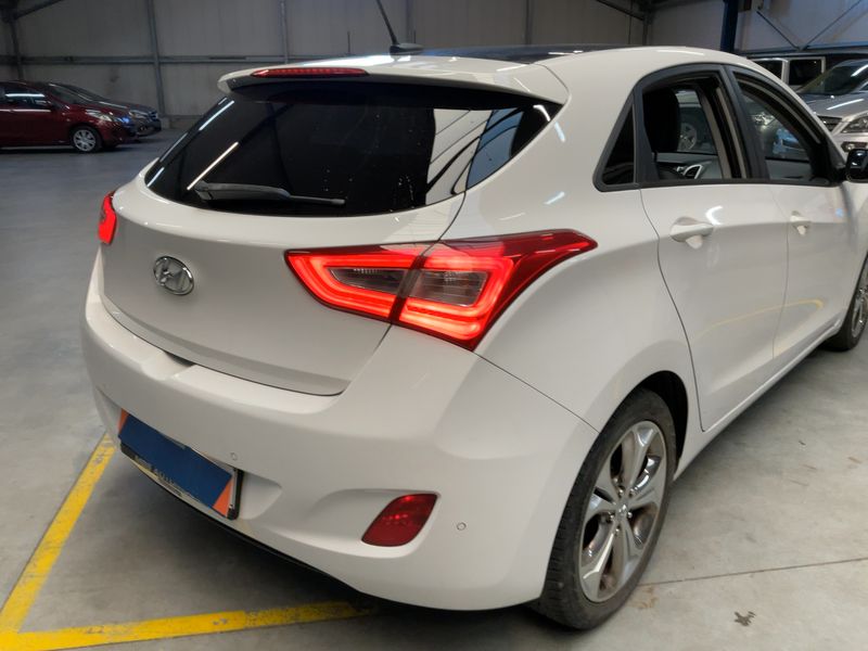 Hyundai i30 1.6 CRDi Classic 2014 – снимка 8