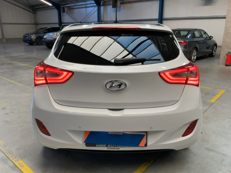 Hyundai i30 1.6 CRDi Classic 2014 – снимка 7