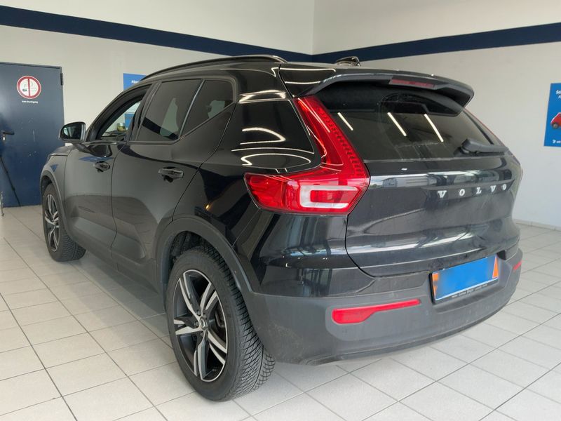 Volvo XC40 2.0 B5 Mild-Hybrid R-Design AWD 2021 – снимка 6