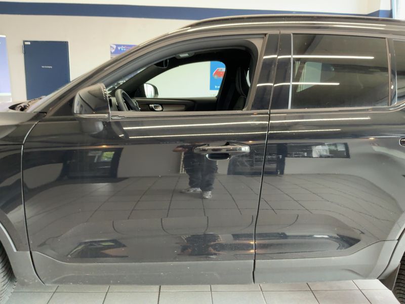 Volvo XC40 2.0 B5 Mild-Hybrid R-Design AWD 2021 – снимка 4