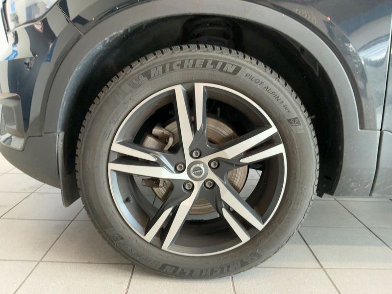 Volvo XC40 2.0 B5 Mild-Hybrid R-Design AWD 2021 – снимка 3