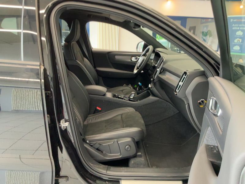 Volvo XC40 2.0 B5 Mild-Hybrid R-Design AWD 2021 – снимка 17