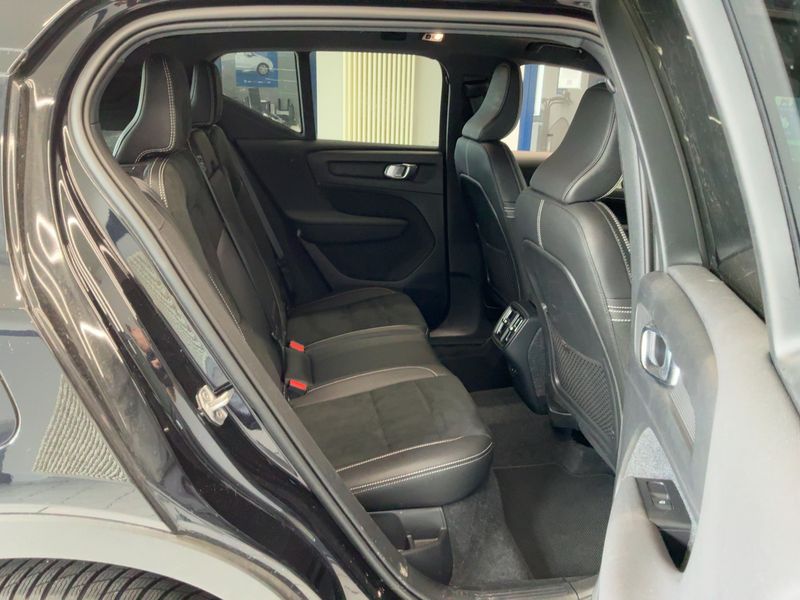 Volvo XC40 2.0 B5 Mild-Hybrid R-Design AWD 2021 – снимка 20