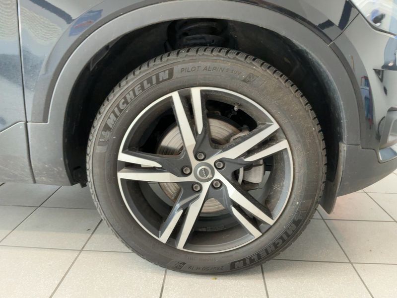 Volvo XC40 2.0 B5 Mild-Hybrid R-Design AWD 2021 – снимка 11