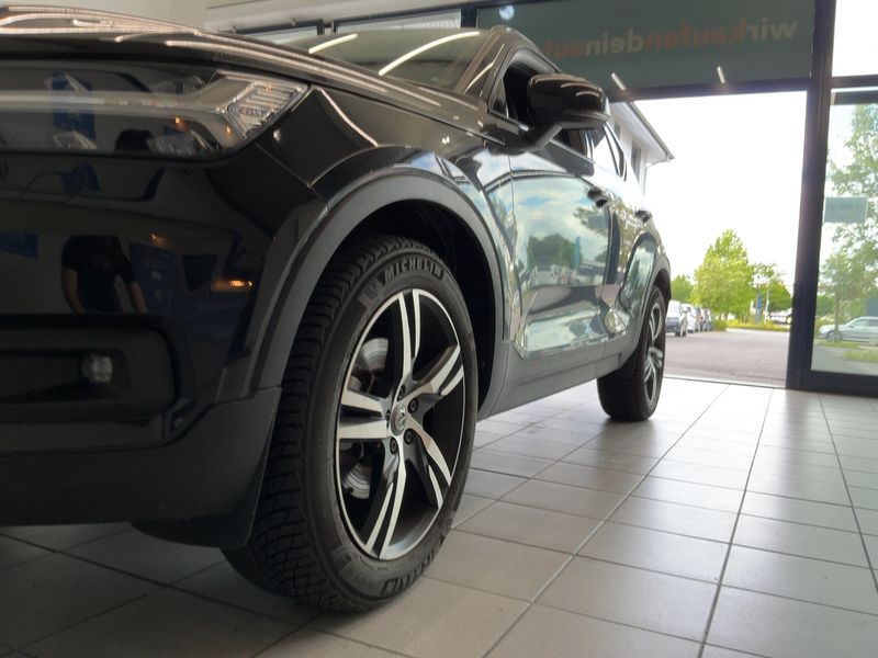 Volvo XC40 2.0 B5 Mild-Hybrid R-Design AWD 2021 – снимка 2