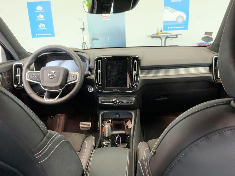Volvo XC40 2.0 B5 Mild-Hybrid R-Design AWD 2021 – снимка 18