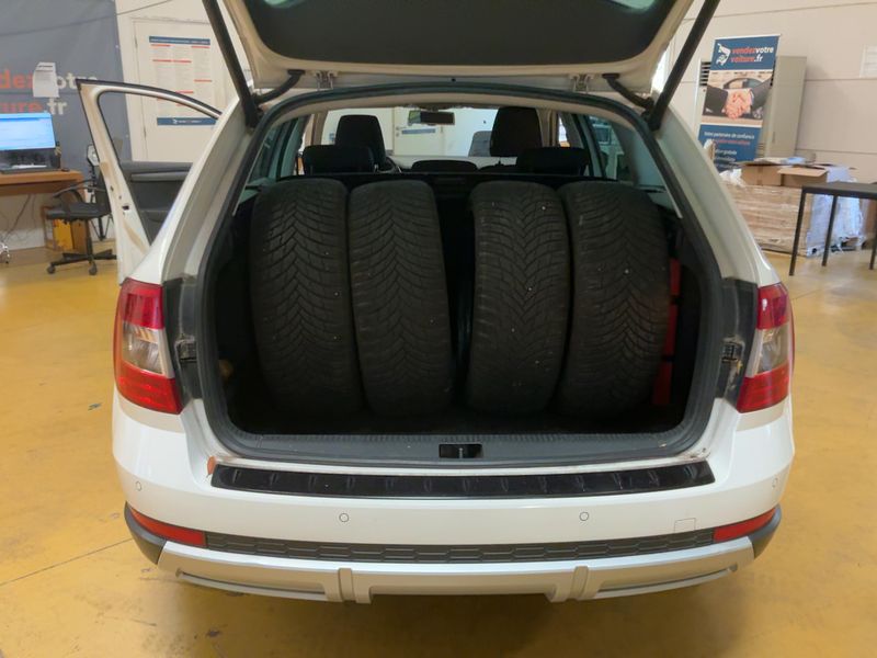 Skoda Octavia 2.0 TDI Scout 4x4 2016 – снимка 15