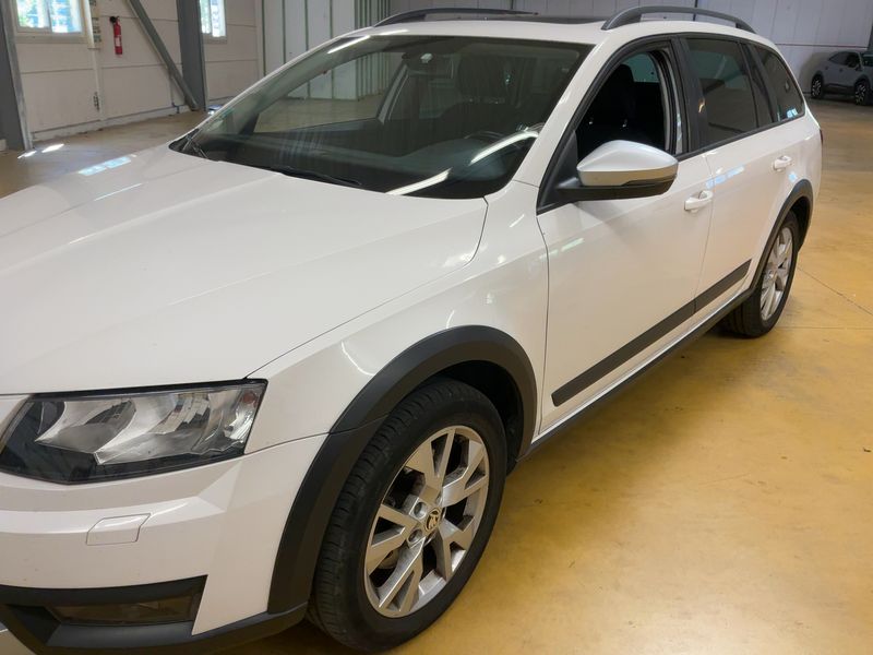 Skoda Octavia 2.0 TDI Scout 4x4 2016 – снимка 2
