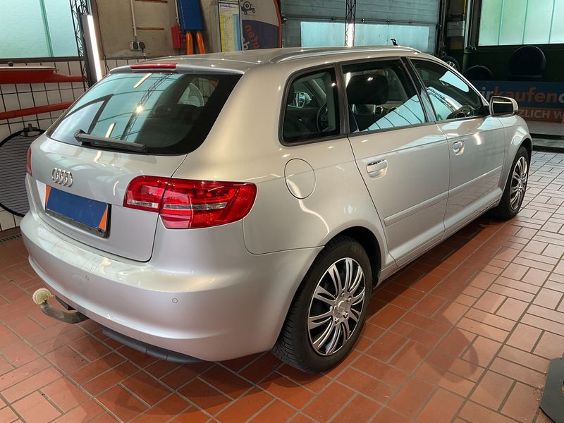 Audi A3 Sportback 1.6 TDI Ambiente 2011 – снимка 2