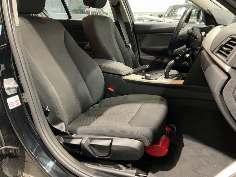 BMW 3er 318i 2018 – снимка 16