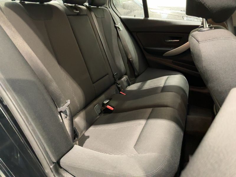 BMW 3er 318i 2018 – снимка 19