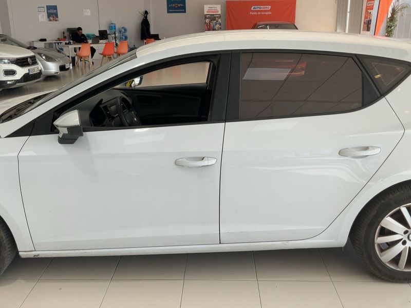 Seat Leon 1.6 TDI Reference Plus 2014 – снимка 4