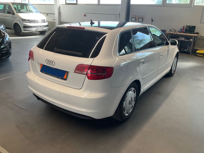 Audi A3 Sportback 2.0 TDI Ambition 2010 – снимка 2