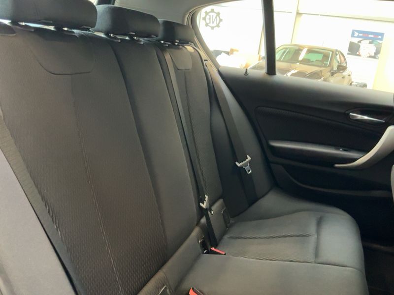 BMW 1er 118i 2011 – снимка 19
