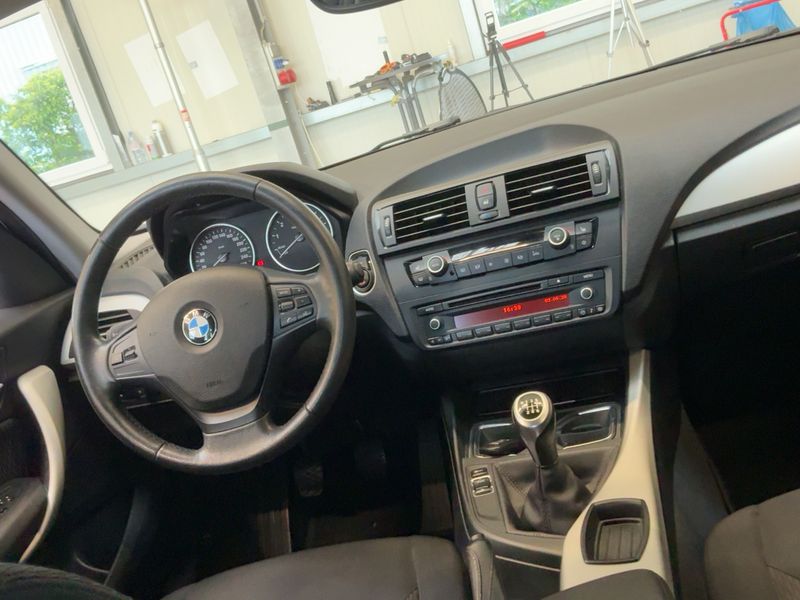 BMW 1er 118i 2011 – снимка 17