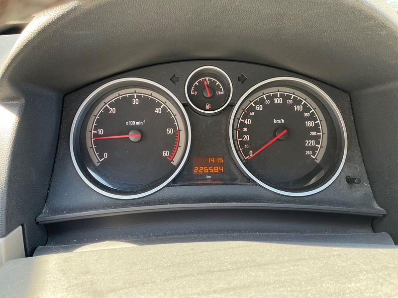 Opel Astra 1.9 CDTI Navi 2007 – снимка 4
