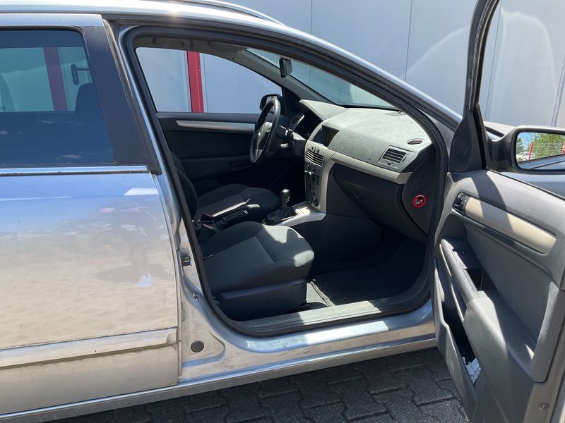 Opel Astra 1.9 CDTI Navi 2007 – снимка 3