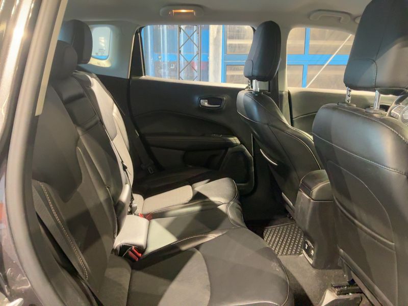 Jeep Compass 2.0 M-Jet Longitude 4WD 2019 – снимка 20