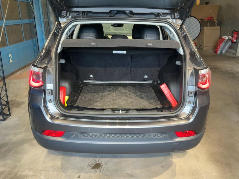 Jeep Compass 2.0 M-Jet Longitude 4WD 2019 – снимка 16
