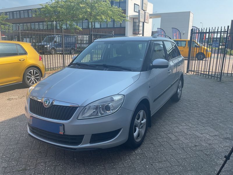 Skoda Fabia 1.2 TSI Family 2011 – снимка 1