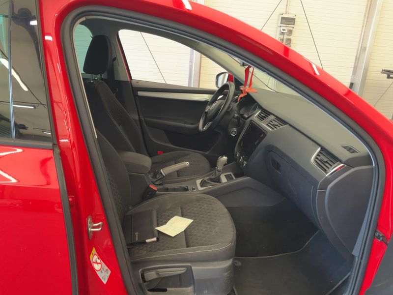 Skoda Octavia 2.0 TDI Drive 2017 – снимка 17