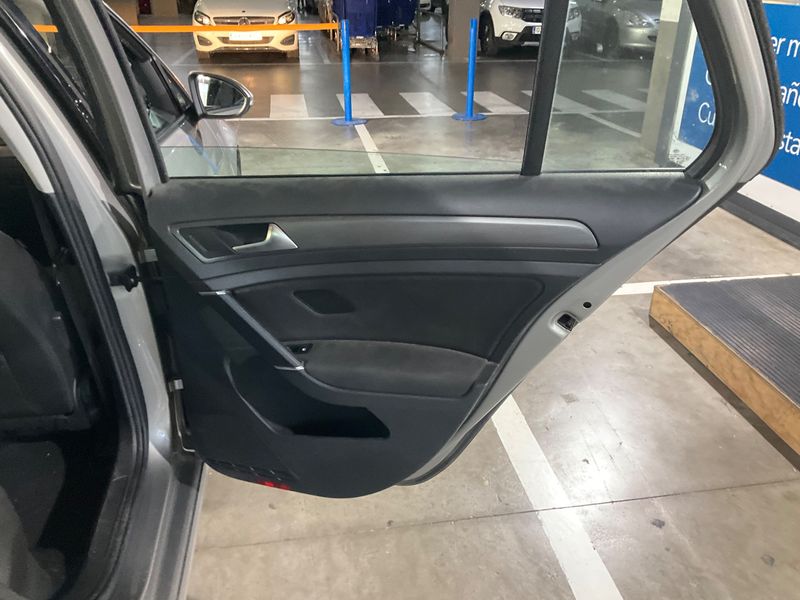 Volkswagen Golf VII 1.6 TDI Advance BlueMotion Tech 2013 – снимка 32