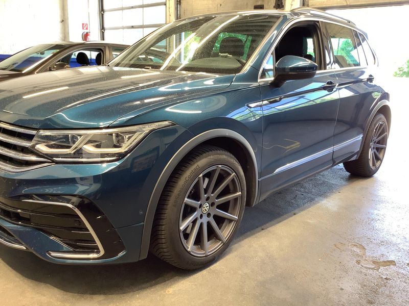 Volkswagen Tiguan 2.0 TDI R-Line 4Motion 2022 – снимка 2