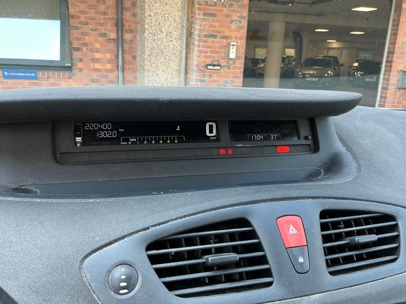 Renault Grand Scenic 1.5 dCi Authentique 2011 – снимка 4