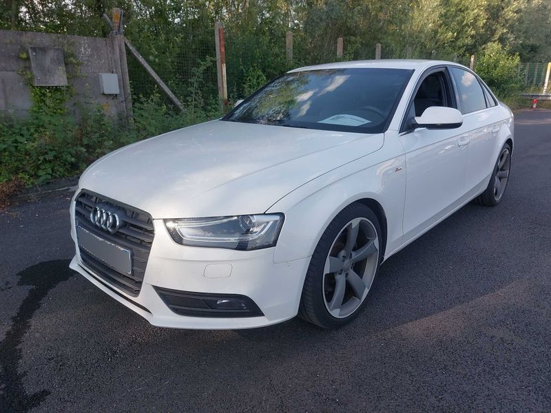 Audi A4 2.0 TDI S line 2012 – снимка 2