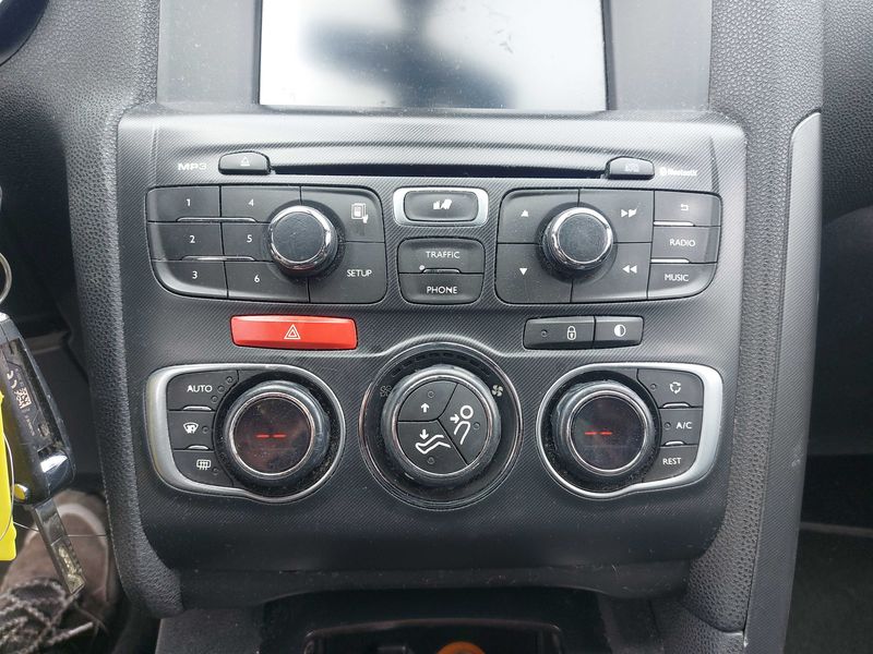 Citroen DS4 1.6 e-HDi SoChic 2013 – снимка 27