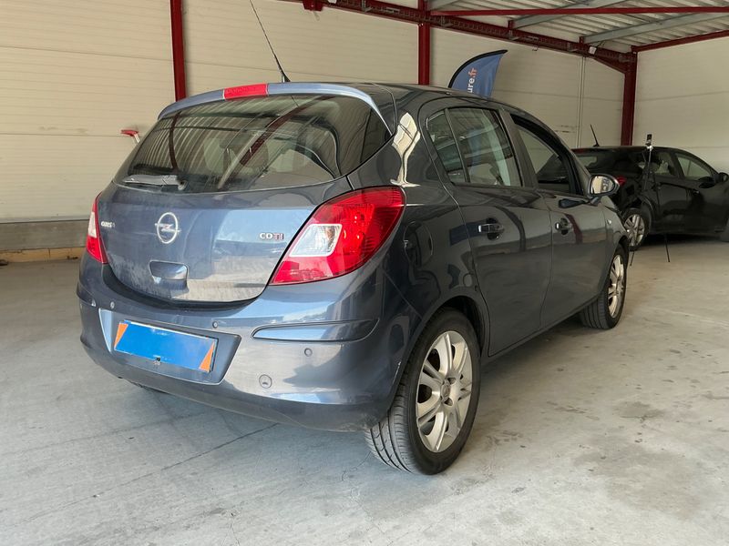 Opel Corsa 1.3 CDTI Cosmo 2009 – снимка 2
