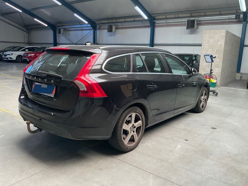 Volvo V60 2.0 D4 Summum 2011 – снимка 2