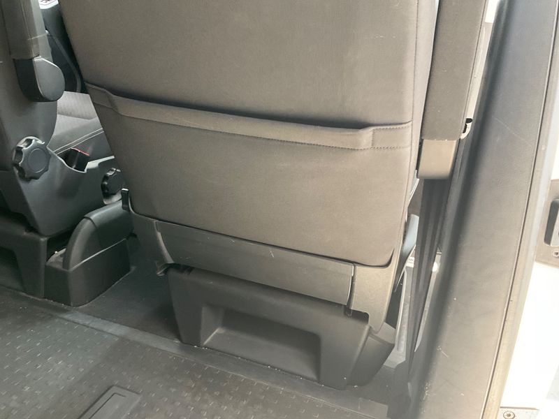 Volkswagen T6 Multivan 2.0 TDI Trendline 4Motion 2019 – снимка 33