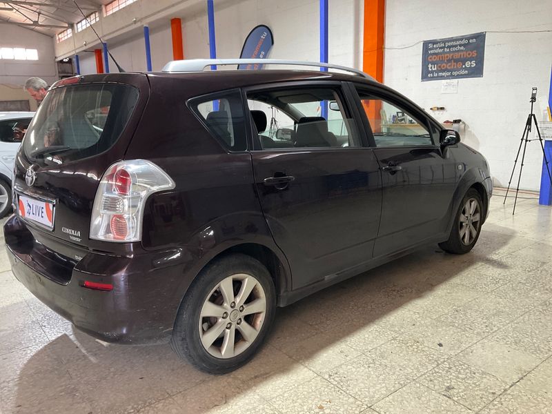 Toyota Corolla Verso 2.2 D-4D Austria 2008 – снимка 2