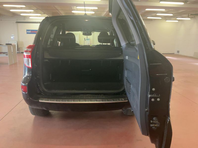Toyota RAV 4 2.2 D-4D Crossover Exclusive 2011 – снимка 15