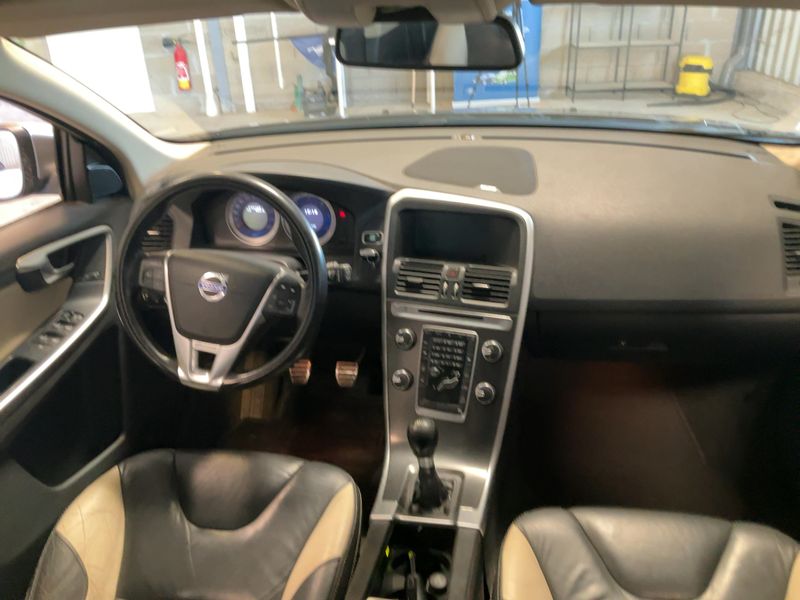 Volvo XC60 2.4 D5 R-Design AWD 2011 – снимка 17