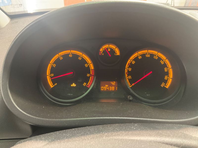 Opel Corsa 1.2 Essentia 2011 – снимка 4