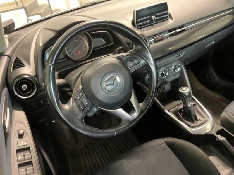 Mazda 2 1.5 Skyactiv-G Mild-Hybrid Center-Line 2015 – снимка 17