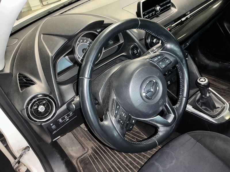 Mazda 2 1.5 Skyactiv-G Mild-Hybrid Center-Line 2015 – снимка 28