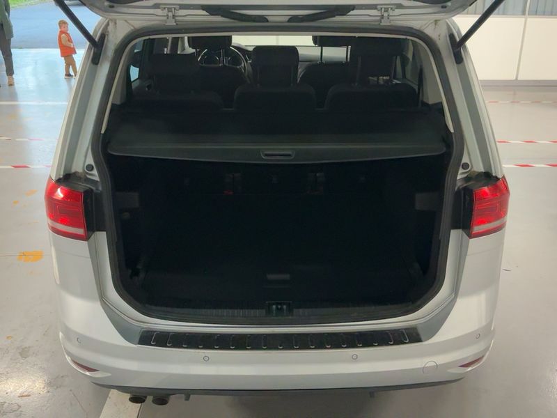 Volkswagen Touran 2.0 TDI Comfortline BlueMotion Tech 2015 – снимка 15