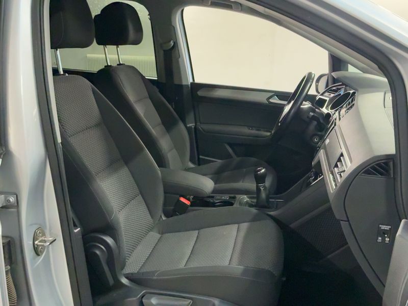 Volkswagen Touran 2.0 TDI Comfortline BlueMotion Tech 2015 – снимка 16
