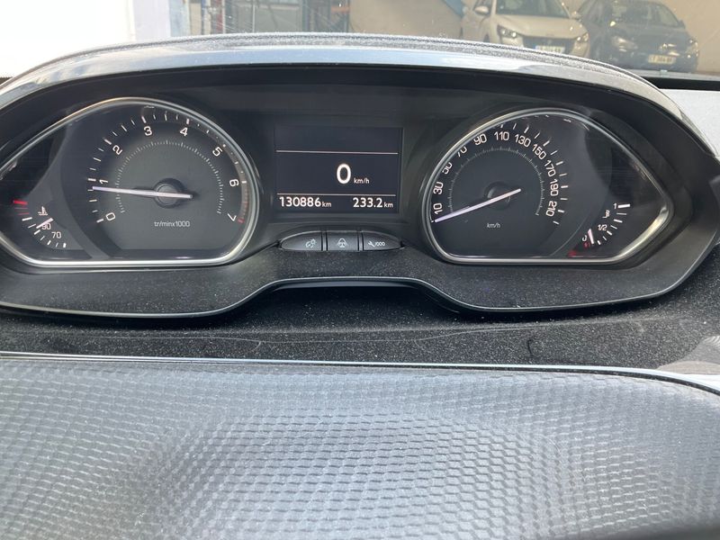 Peugeot 2008 1.2 PureTech Allure 2015 – снимка 4