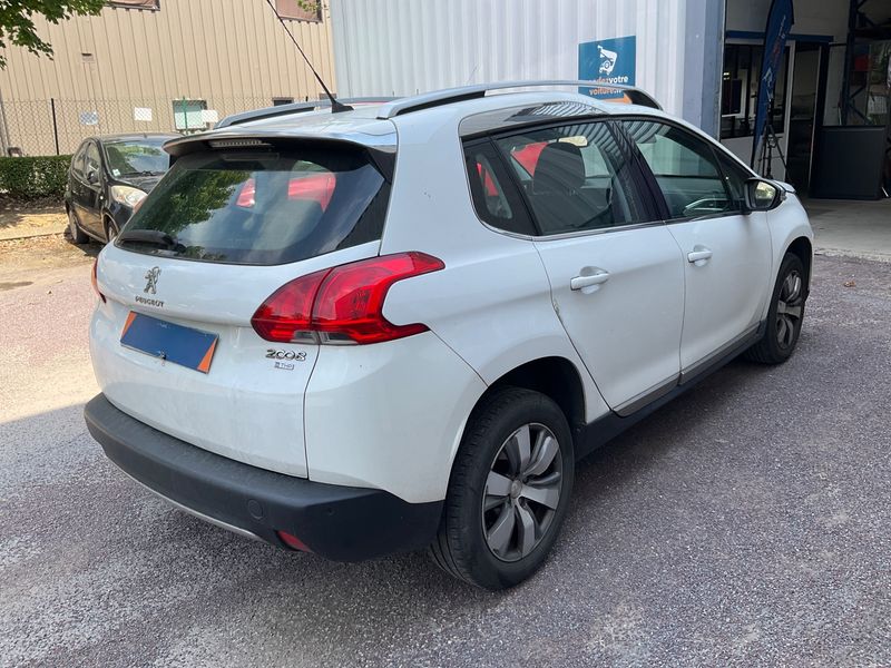 Peugeot 2008 1.2 PureTech Allure 2015 – снимка 2