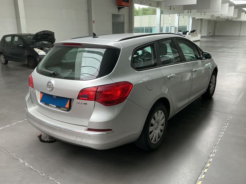 Opel Astra 1.6 CDTI DPF Selection 2014 – снимка 2