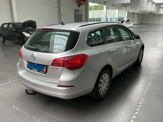 Opel Astra 1.6 CDTI DPF Selection 2014 – снимка 2
