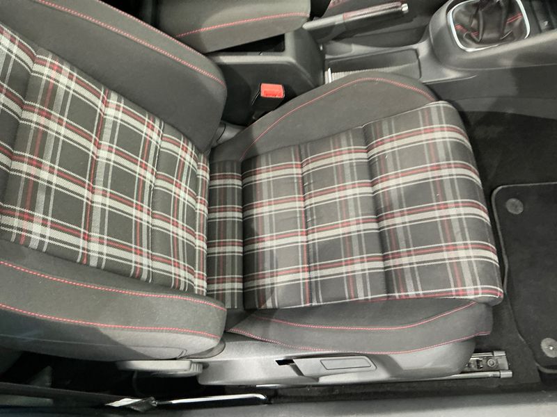 Volkswagen Golf VI 2.0 TSI GTI 2009 – снимка 38