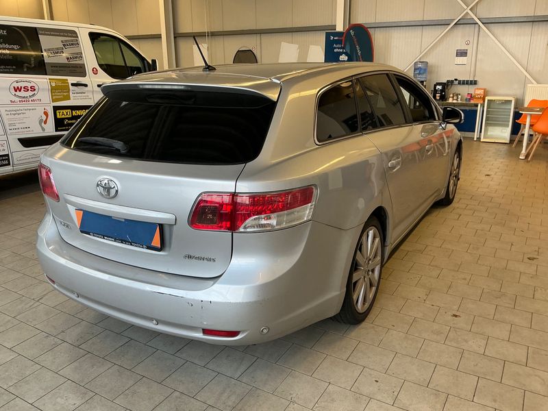 Toyota Avensis 2.2 D-4D TEC-Edition 2009 – снимка 2