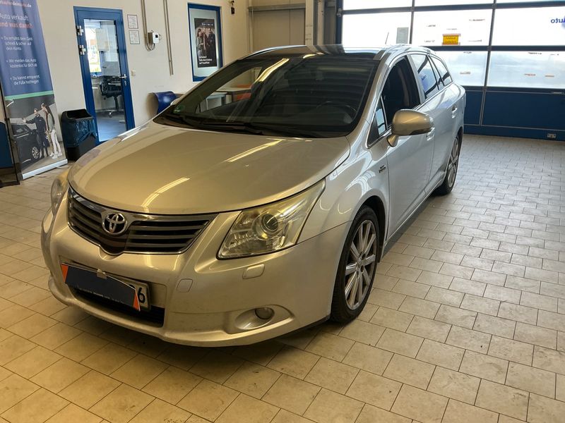 Toyota Avensis 2.2 D-4D TEC-Edition 2009 – снимка 1