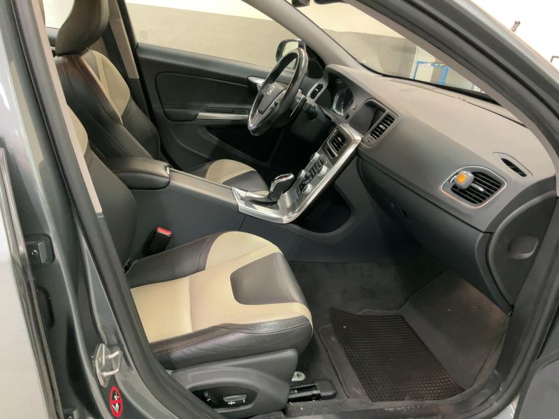 Volvo S60 Cross Country 2.4 D4 Summum AWD 2016 – снимка 16